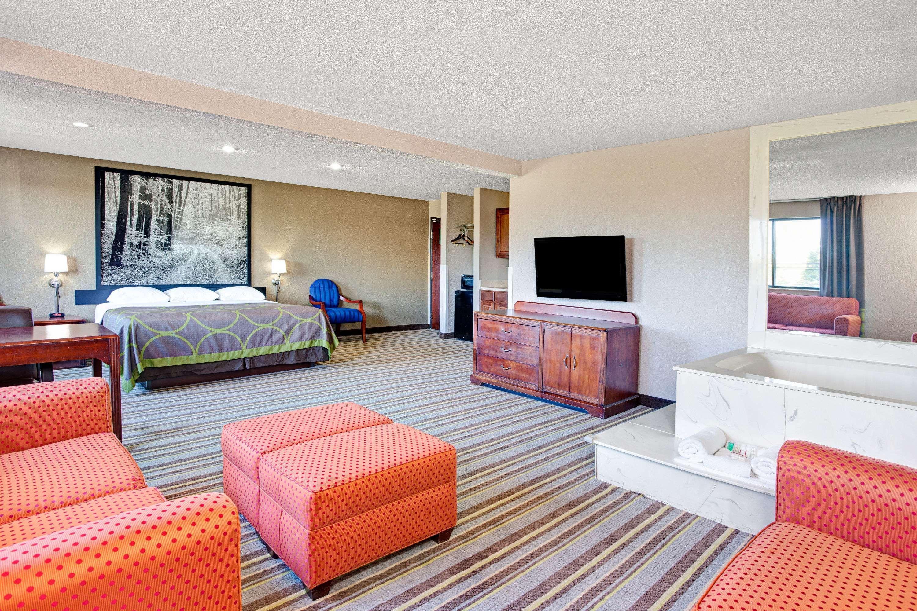 Super 8 By Wyndham Roseville/Detroit Area Exterior foto