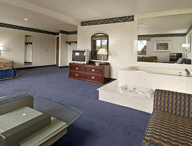 Super 8 By Wyndham Roseville/Detroit Area Quarto foto