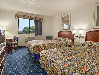Super 8 By Wyndham Roseville/Detroit Area Quarto foto