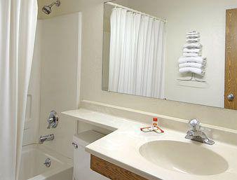 Super 8 By Wyndham Roseville/Detroit Area Quarto foto